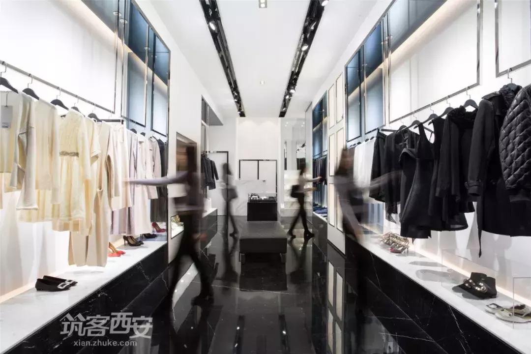 西安街头的这家服装店,「高级感」扑面而来