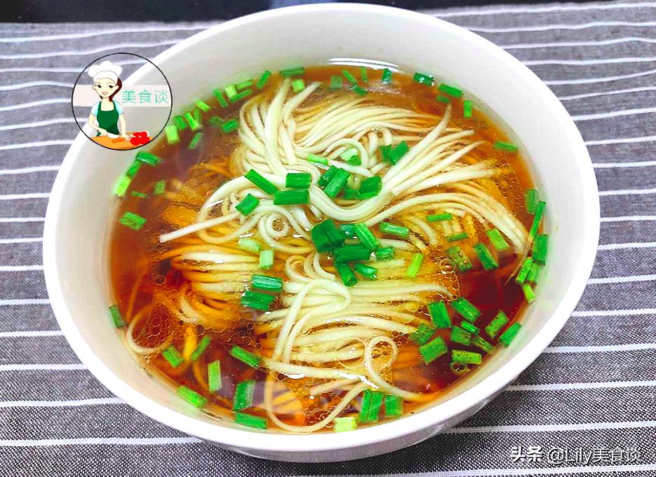 早餐儿子喜欢吃的面,周末早餐就做这道面10分钟出锅