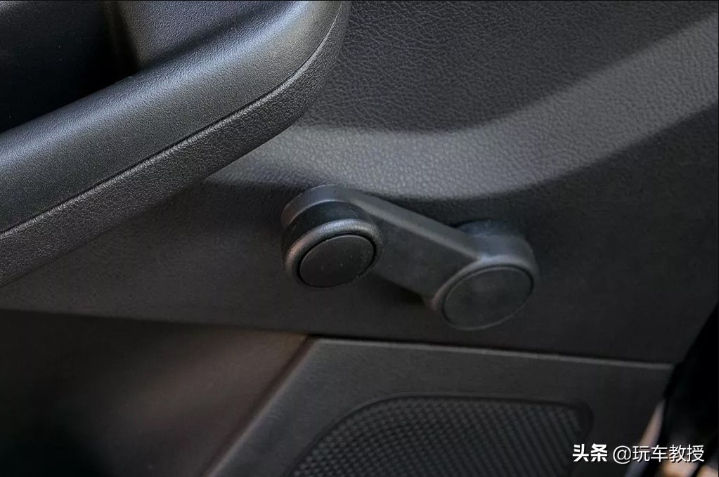 10万内全系标配led大灯的车,全系都标配led大灯