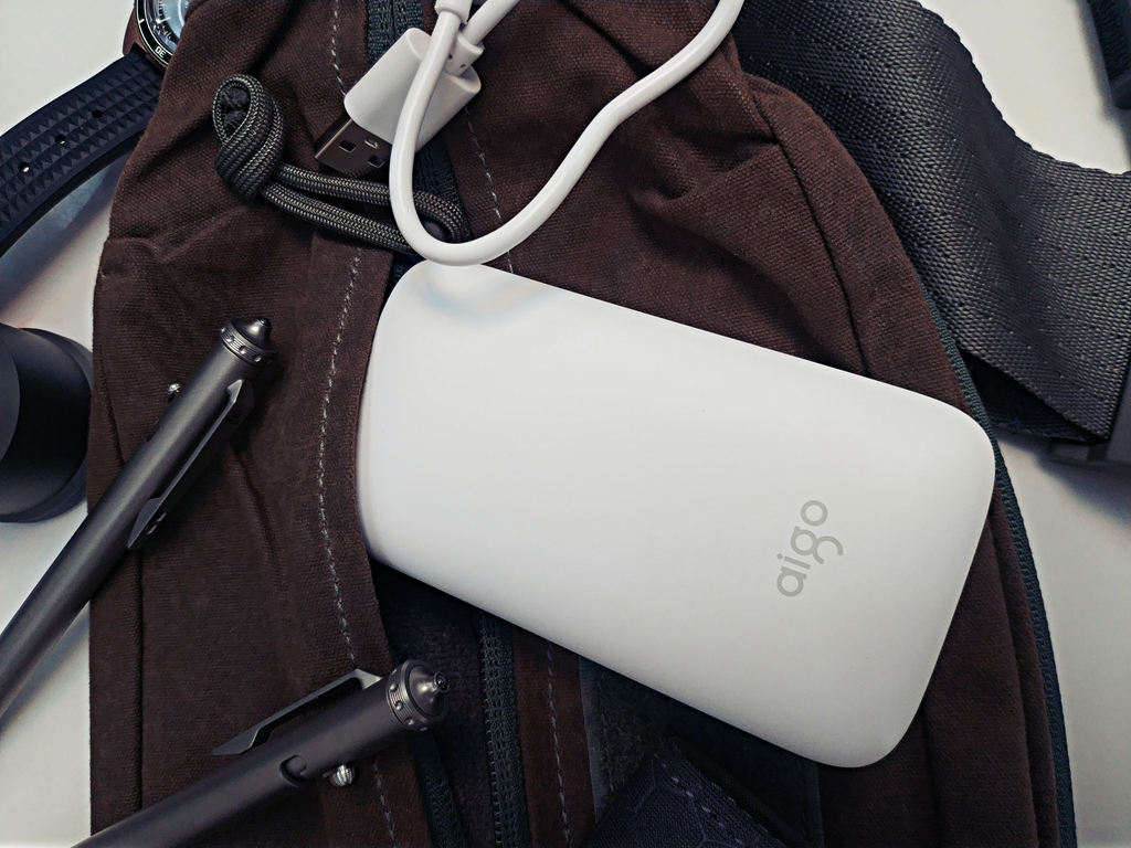 爱国者aigo充电宝,aigo爱国者充电宝拆解