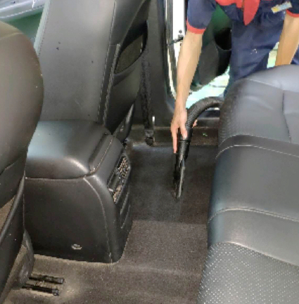 汽车异味全车清洗,汽车内饰有烟味怎么清理