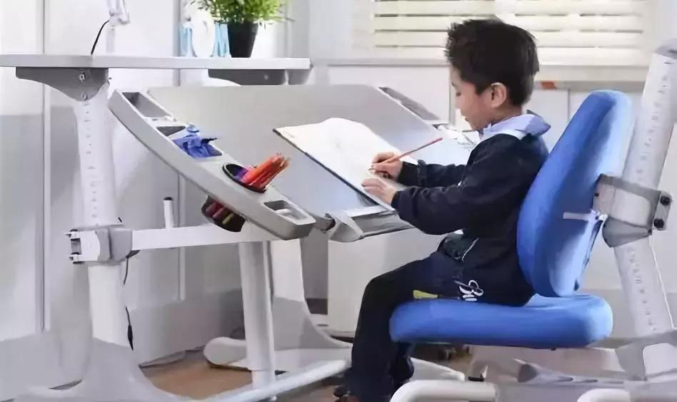 “减负”太遥远,现在我只想保住孩子的颈椎