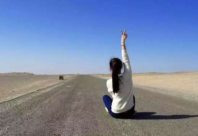 带您探索神秘大西北,一湖倒影一湖诗,半湖金色半湖