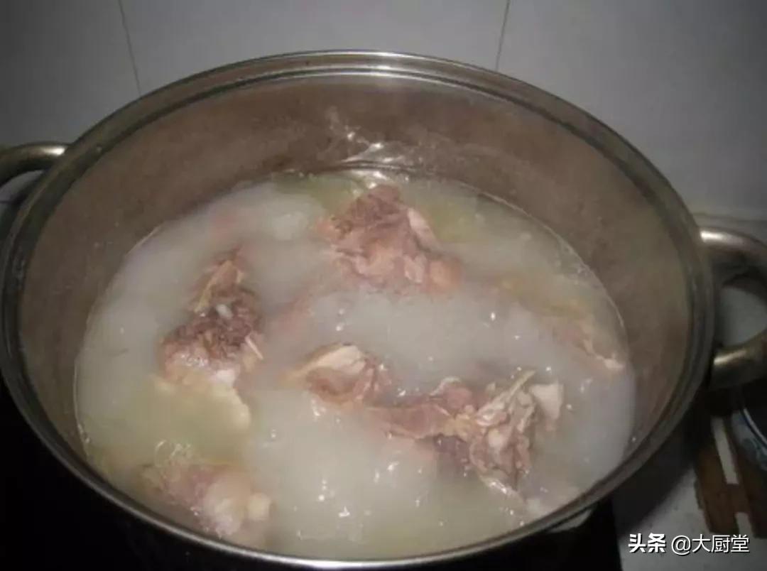不懂熬高汤，如何能做出上好的卤汤？学学高手的经验吧