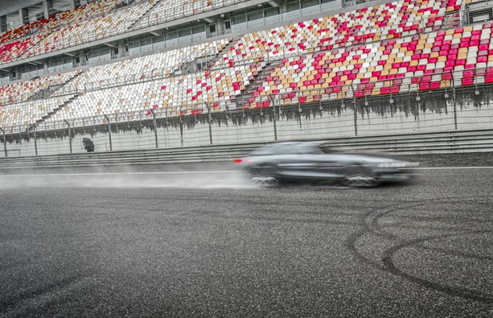 csgo游戏帧数很高但是卡顿,英雄联盟帧数很高但是不间断卡顿