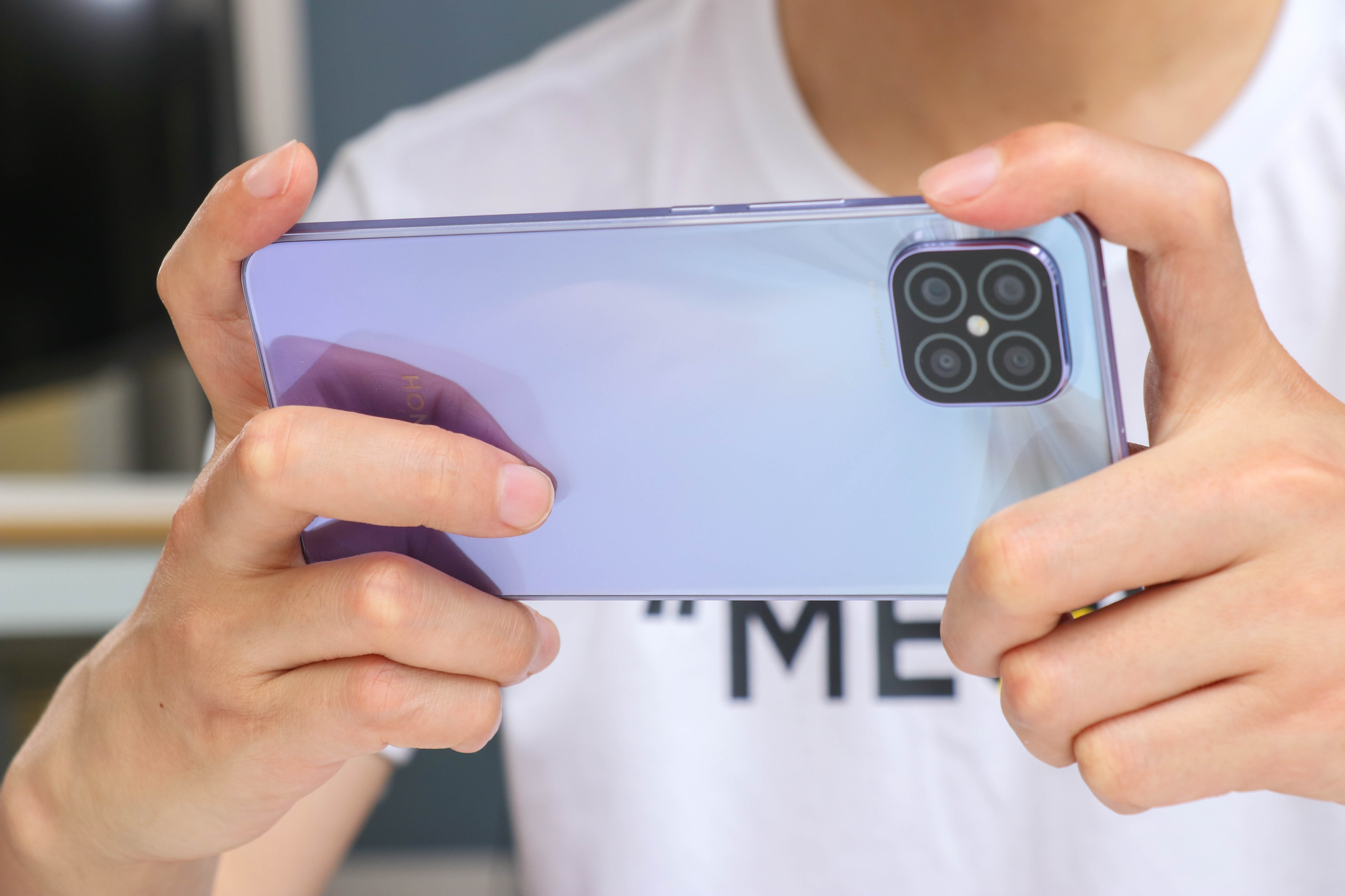 荣耀play5活力版66w快充,荣耀无线快充测评