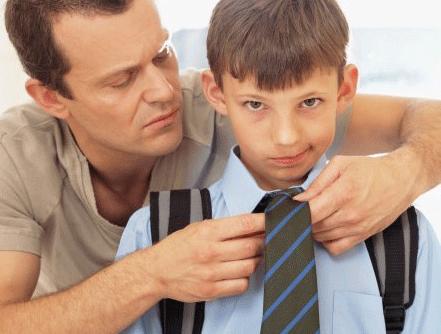 青春期的孩子家长受不了了怎么办,孩子青春期行为过激