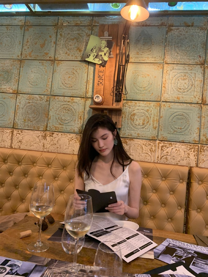 何穗穿衣搭配图片,何穗最新穿衣搭配图