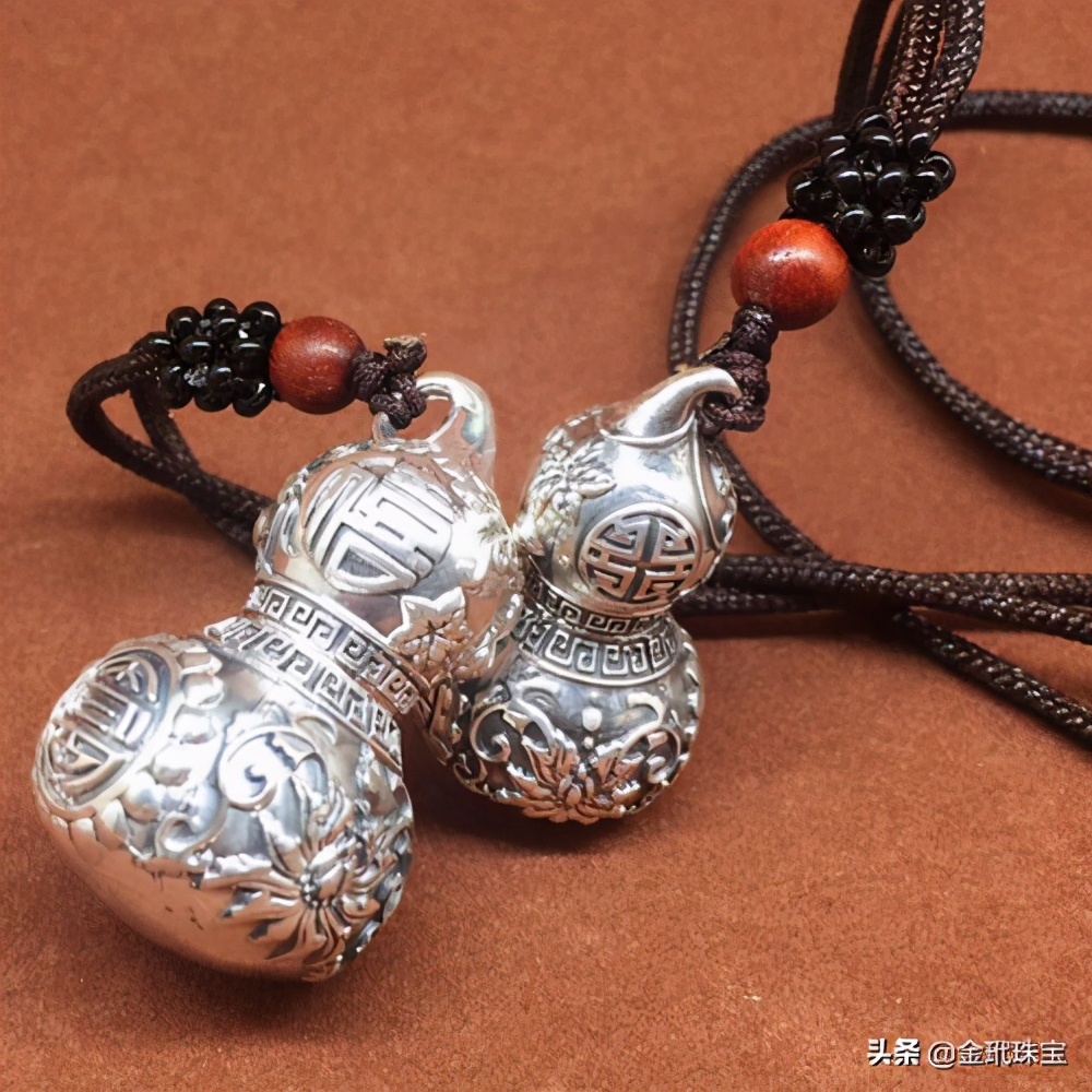 银首饰越戴越黑怎么回事,银首饰戴久了身体变黑