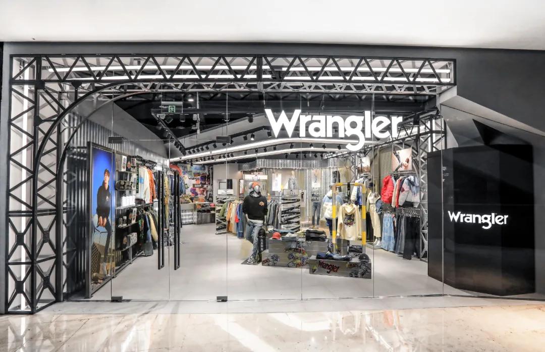 Forever21母公司估值达127亿美元;UR广晟旗舰店年销售额突破亿元