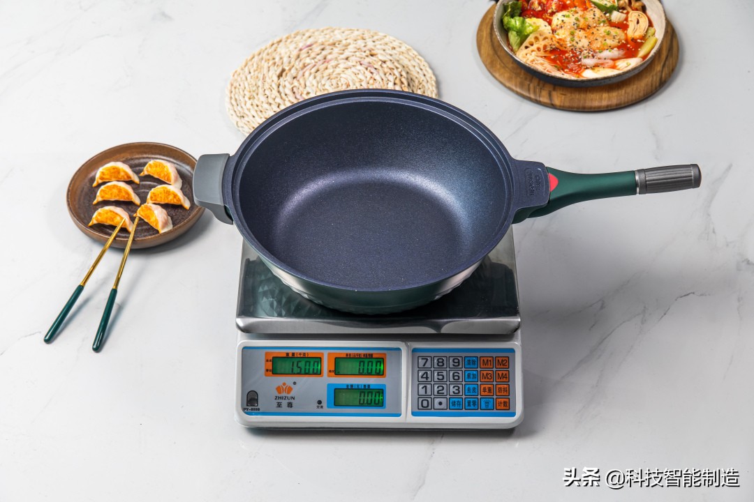 没有一口好锅，如何展现我大厨的手艺，七层昂贵涂层就为一口好锅