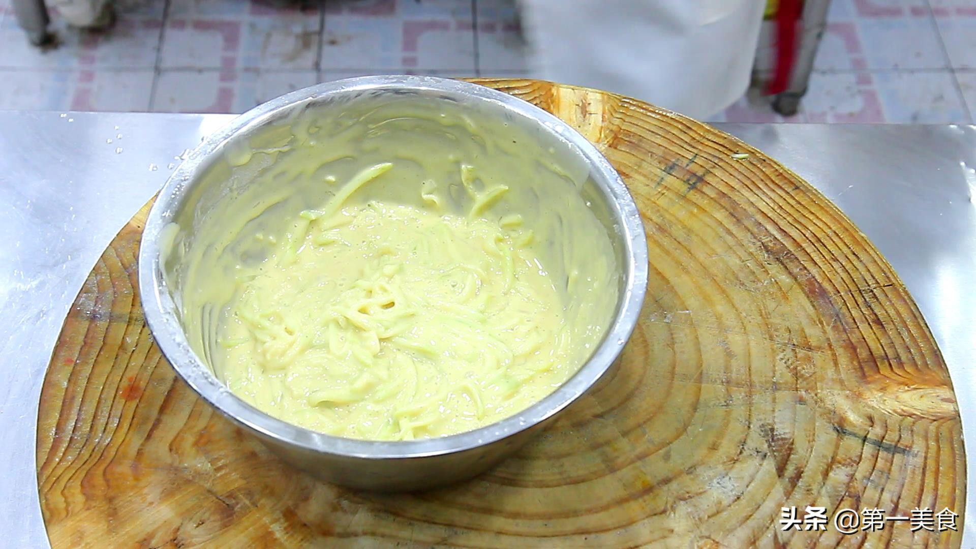 大厨教你一招做煎饼果子,煎饼简单教学