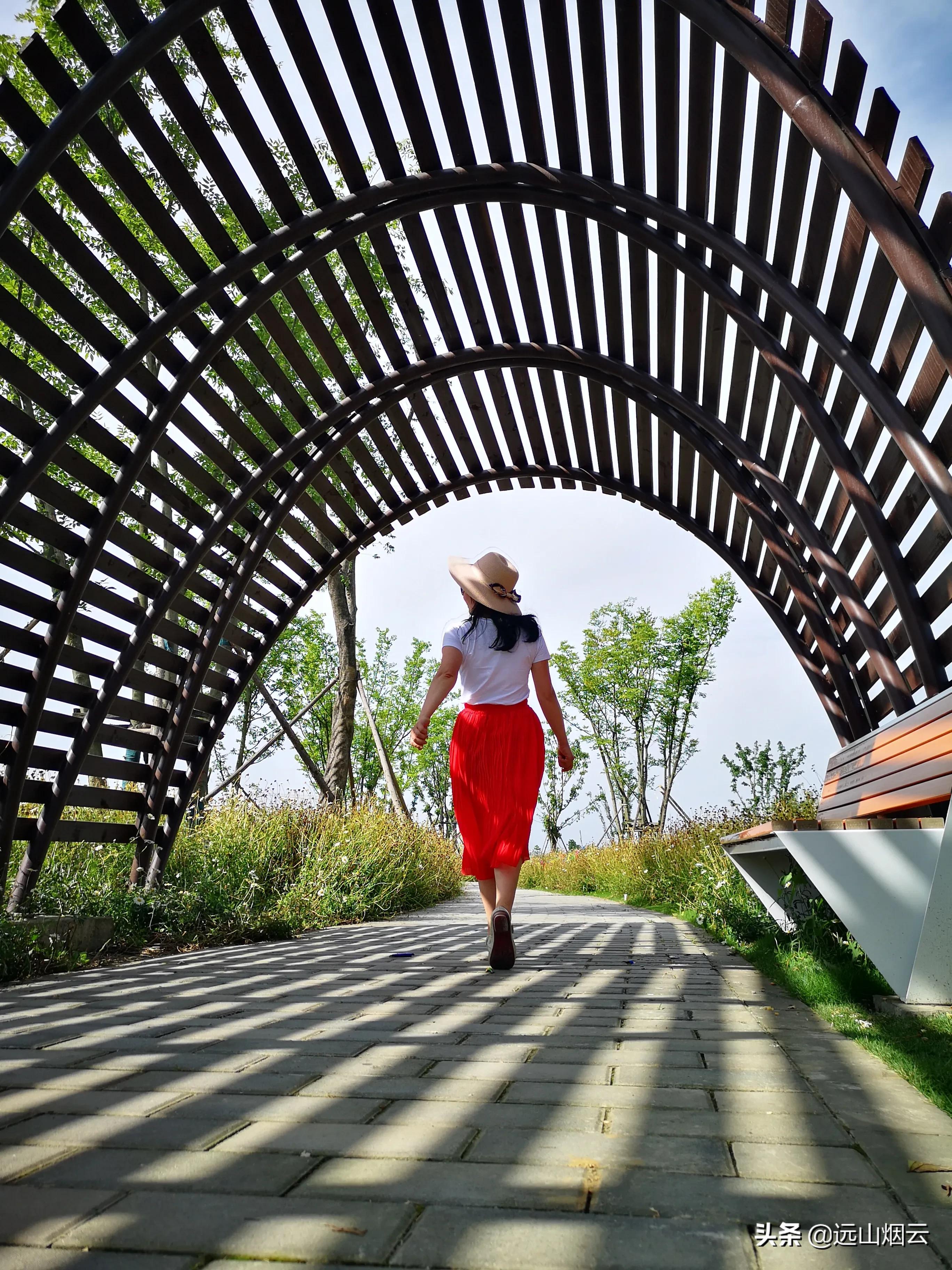 手拿自拍杆一杆在手不求人,自拍杆教程全过程