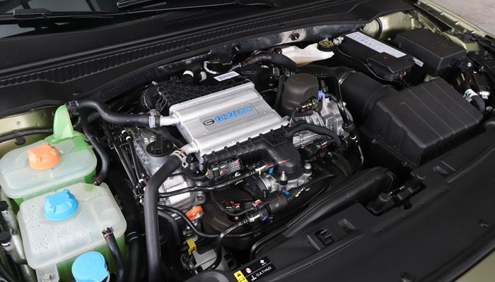 传祺影豹运动版深度测评,传祺影豹j15和j16有什么区别