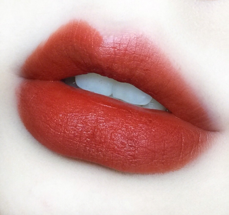 秋冬不挑肤色的5款口红颜色,凸显气质年轻的口红颜色