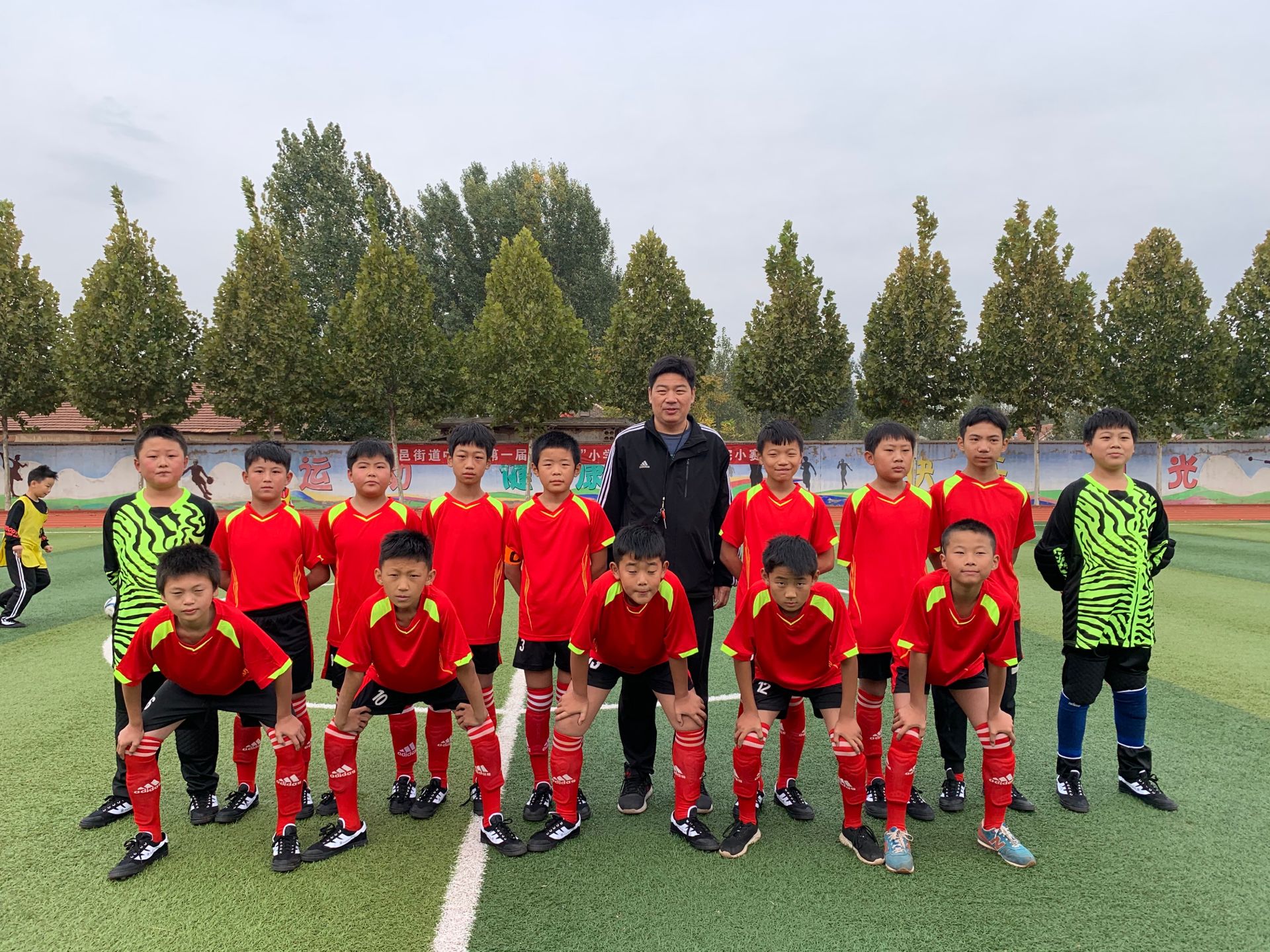 驰骋绿茵场足球争霸,驰骋绿茵场少年梦飞扬