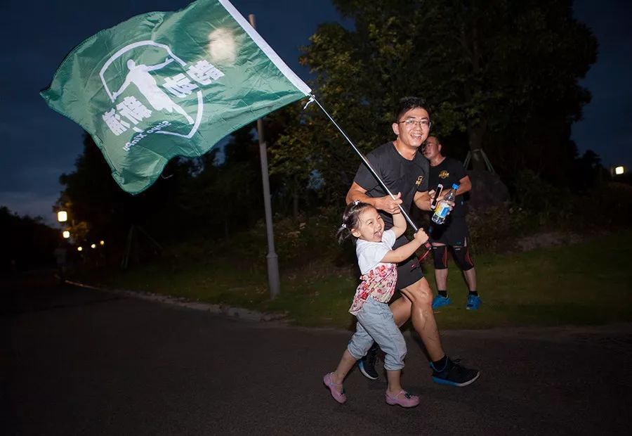 万人马拉松最美跑道激情奔跑,万人马拉松现场有多震撼