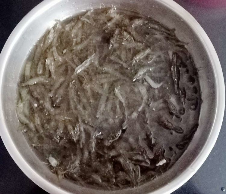 炸河虾挂糊炸还是挂淀粉炸,干锅小河虾怎么炸又酥又脆