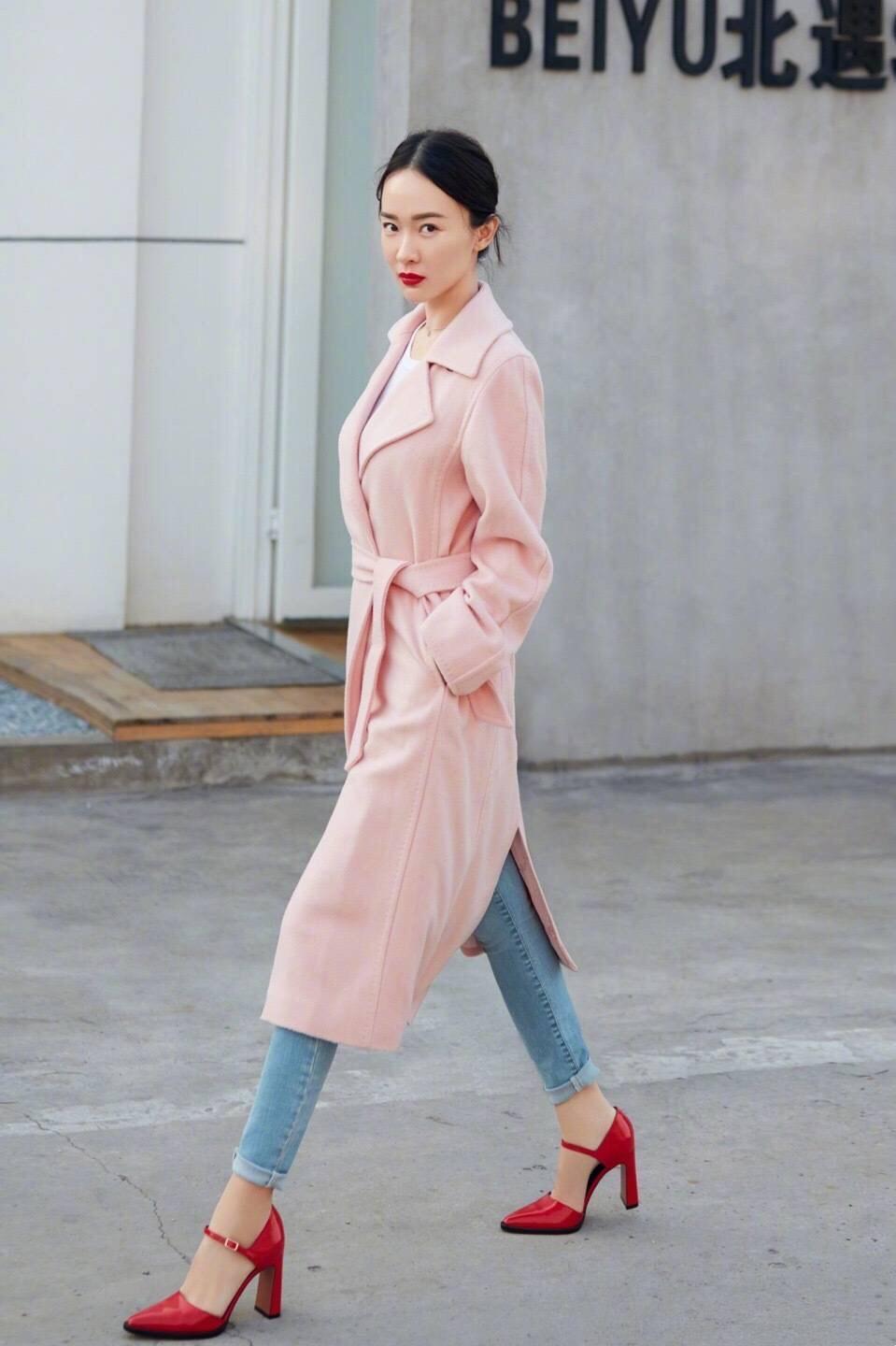 霍思燕黑色大衣穿搭,霍思燕穿搭日常图片