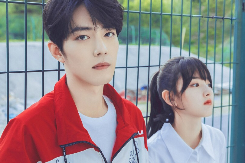 肖战新造型穿益字白T，手绘漫画传递正能量，总算复出有望了