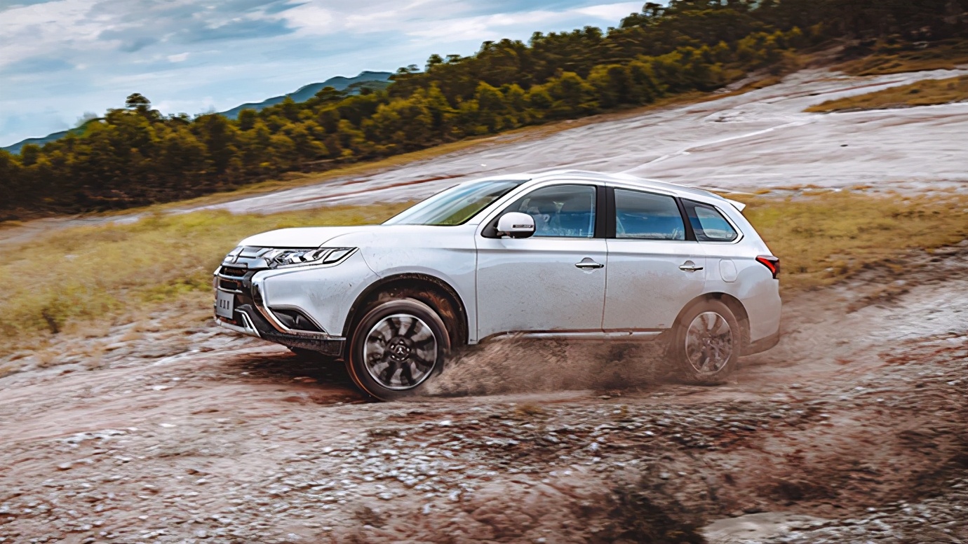 三菱欧蓝德ex劲界改装案例,三菱欧蓝德内饰改装最佳方案