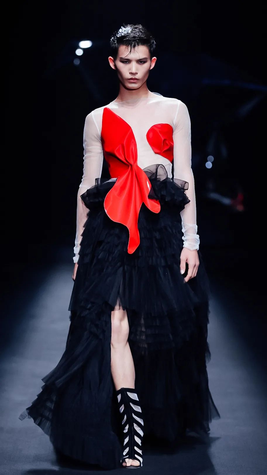 2021秋冬女装款式流行趋势,2018秋冬趋势报告巴黎时装周