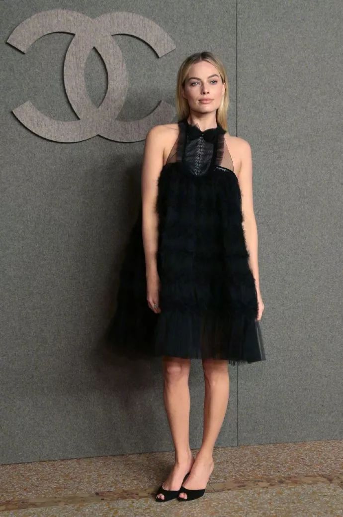 西尔莎罗南获金球奖,文娱有料