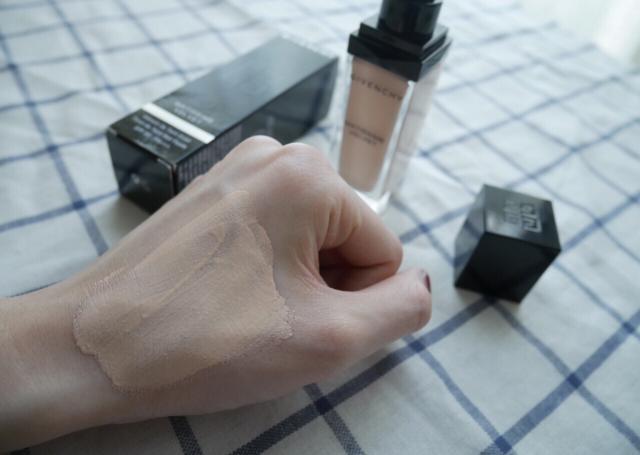 娇兰金钻和cpb光缎粉底液测评,适合干皮女孩子的粉底液