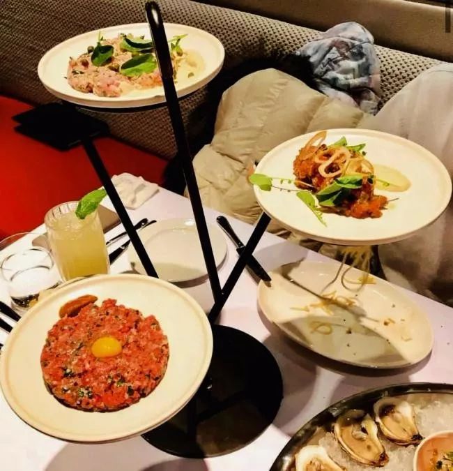 想要吃到温哥华最正宗的火焰炭烤牛排,耶路镇这家店一定是首选