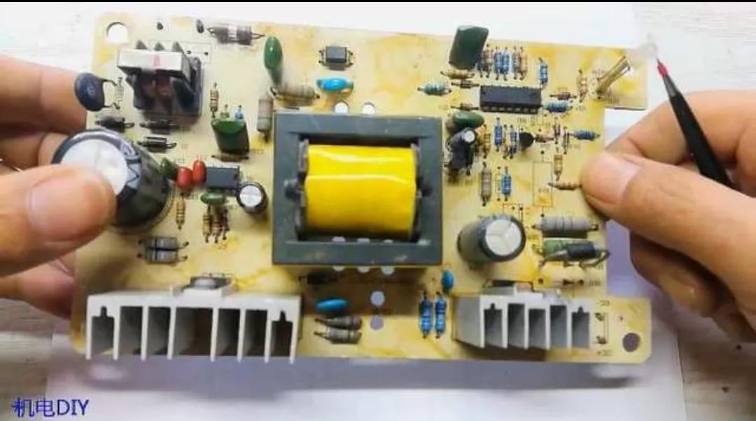 电动车充电器进水不亮怎么维修,电动车充电器进水了不亮灯了