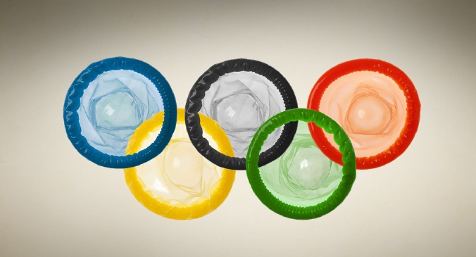 奥运会发安全套引热议，既然运动员赛前“禁啪”为什么还要发？