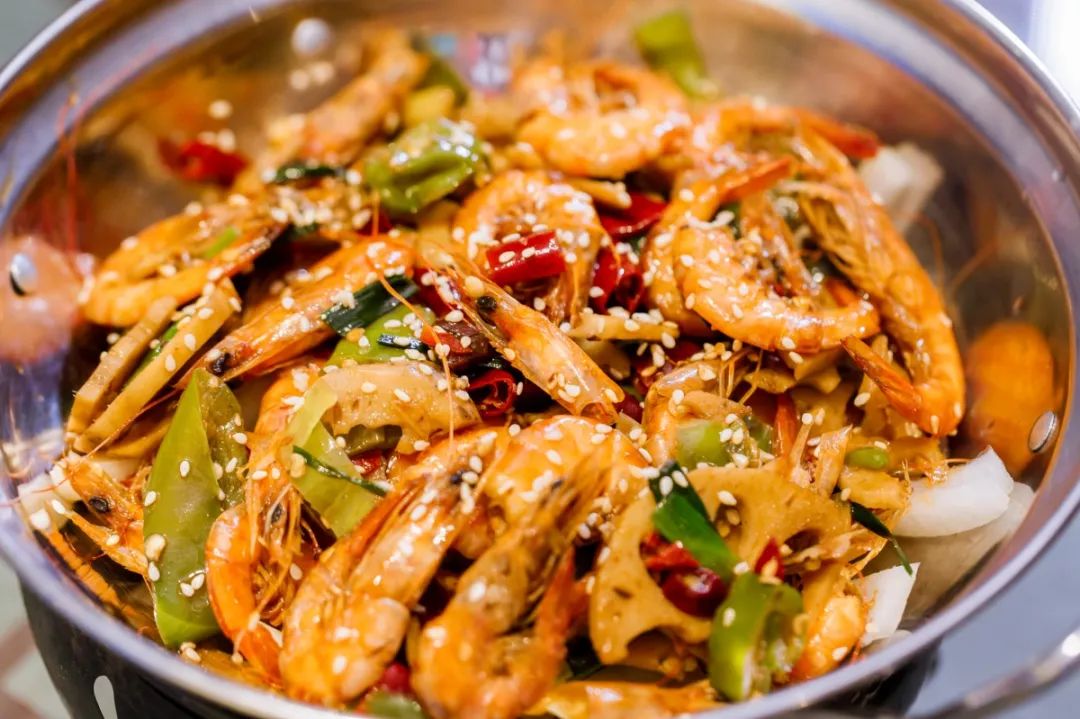 shou家自带食材的火锅店，开在KTV里，人均10+元