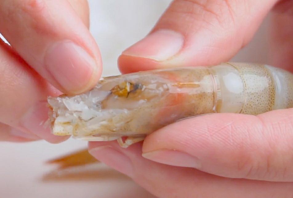 虾头里究竟是虾黄还是虾屎,虾头的虾黄可以吃吗