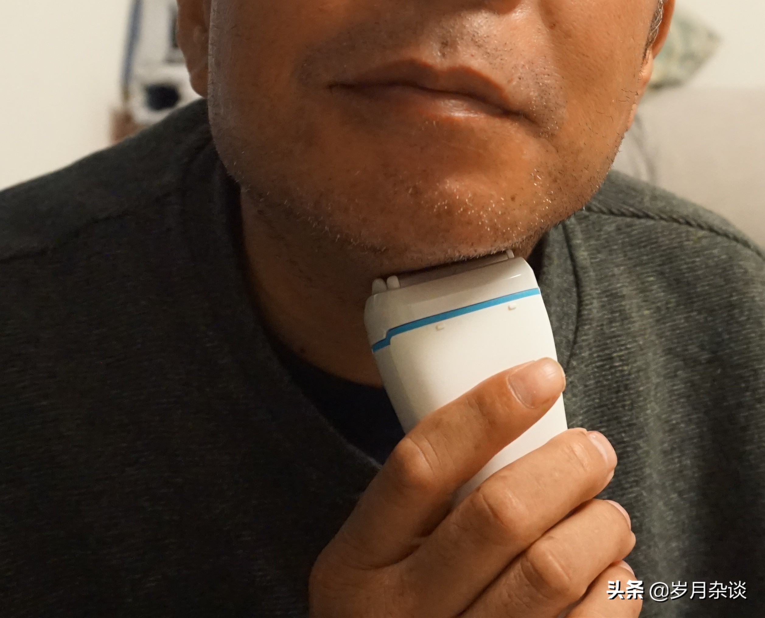 送给父亲的新礼物——须眉电动剃须刀,去除硬胡子丝毫不费劲