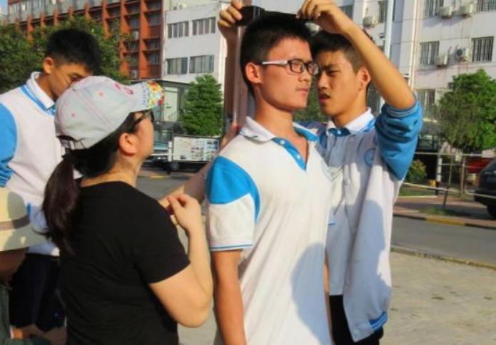初中时身高怎样才算标准,学生身高标准是多少
