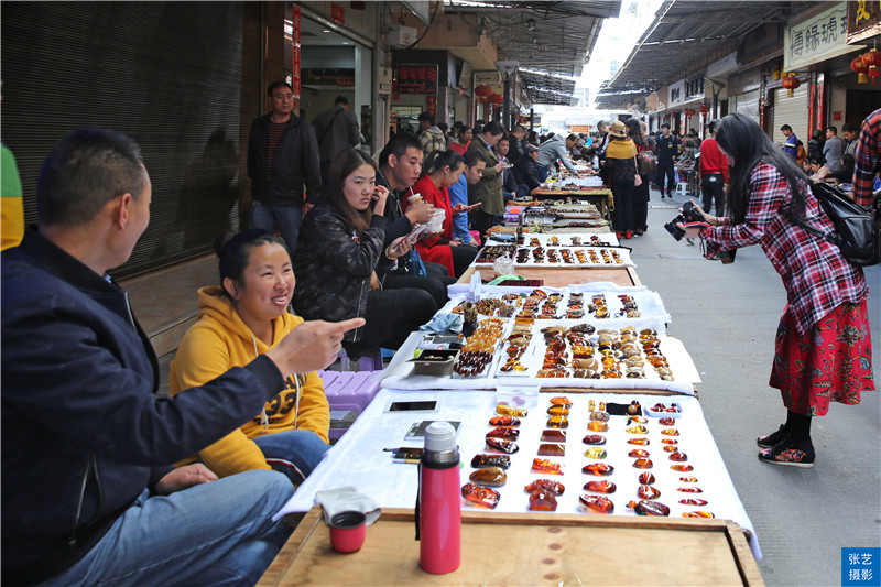 腾冲有名的玉石市场,腾冲玉石生意