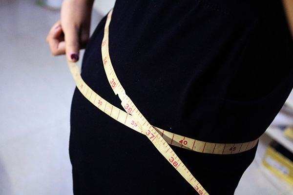 快速有效瘦大腿方法,睡前两个动作快速瘦大腿的方法