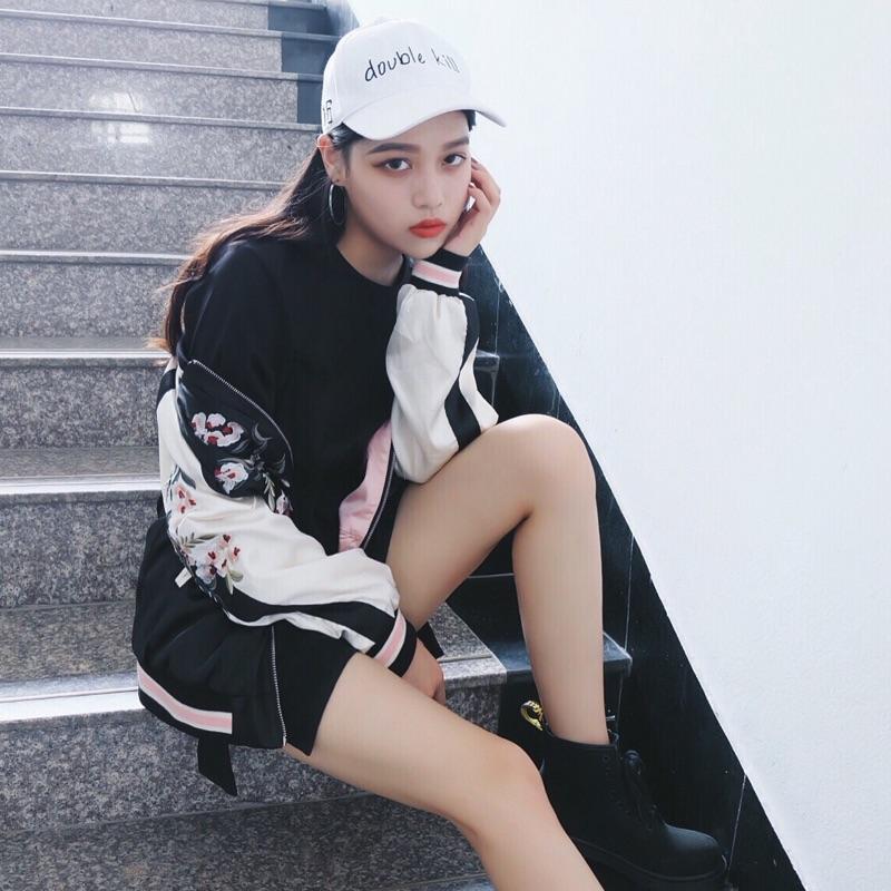 学生*党**想要美爆春天，怎能不穿棒球服？