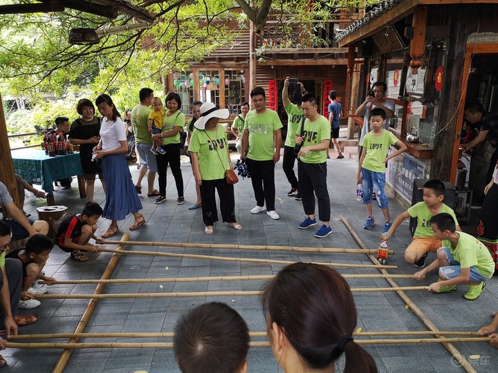 游山玩水老有所乐,和朋友一起游山玩水