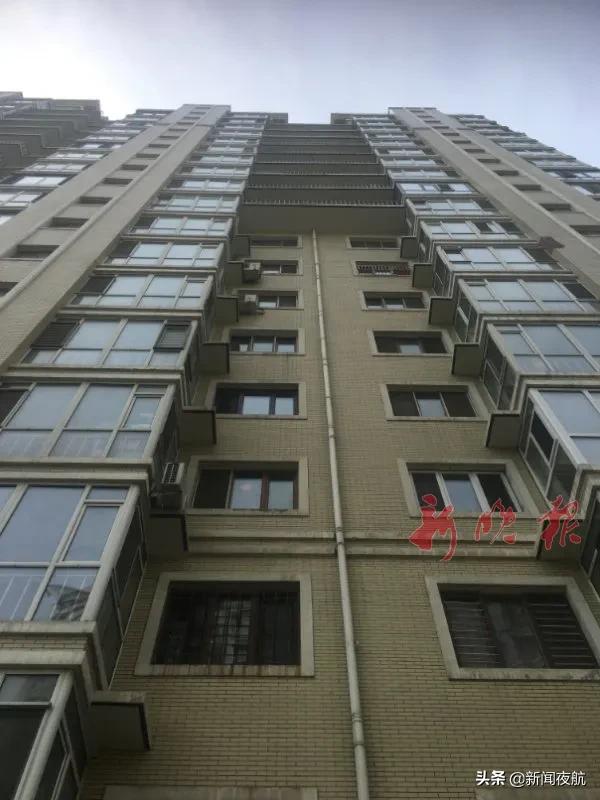 谁干的?寻信恒现代城这栋高层住户!5岁孩子差点被你砸到