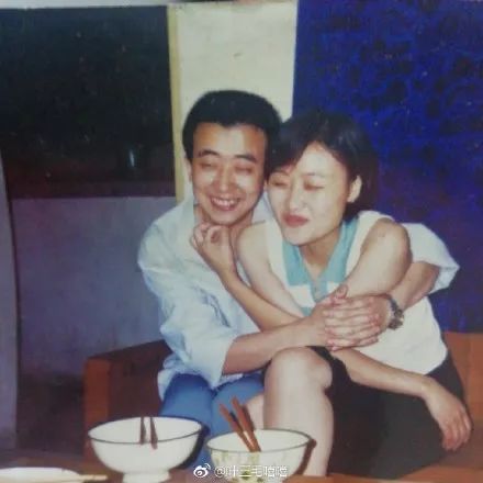 父母秀恩爱对子女的好处,父母特别秀恩爱的方式