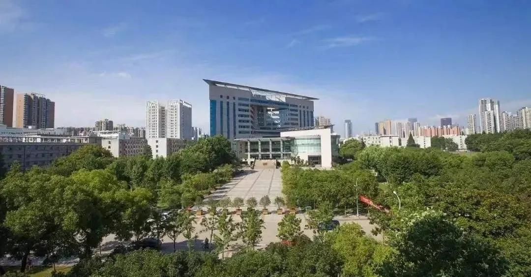 湖北大学一研究生专业“太火”，400分未进前10，第1名逆天