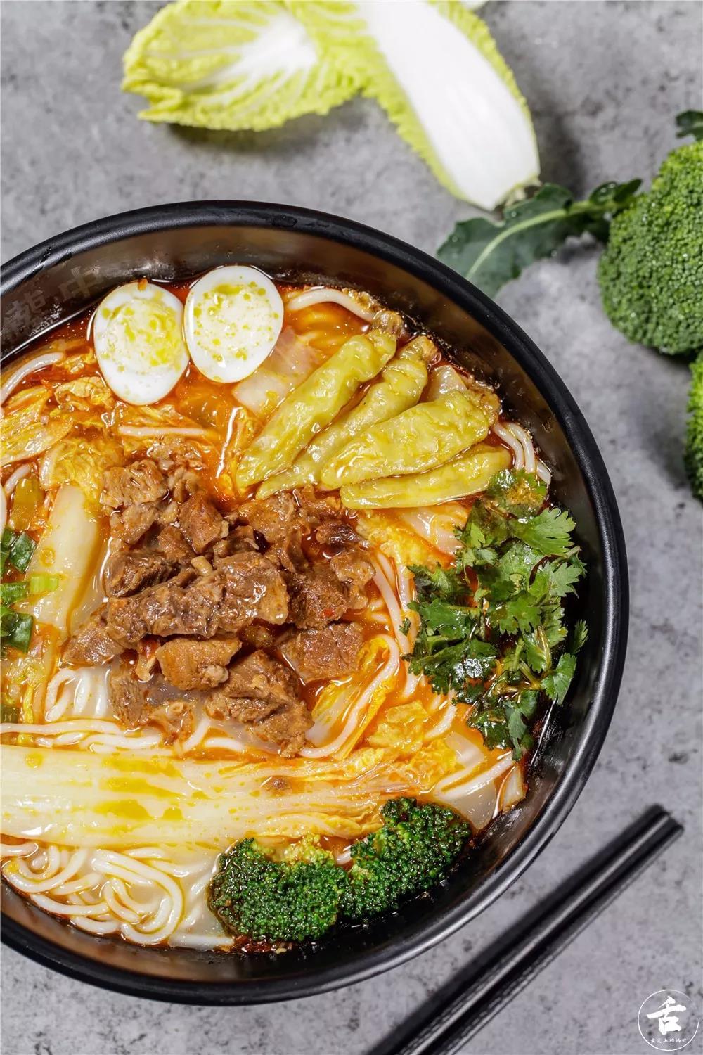 光看就让你流下一滩口水的罗罐中米粉，你嗦过吗？