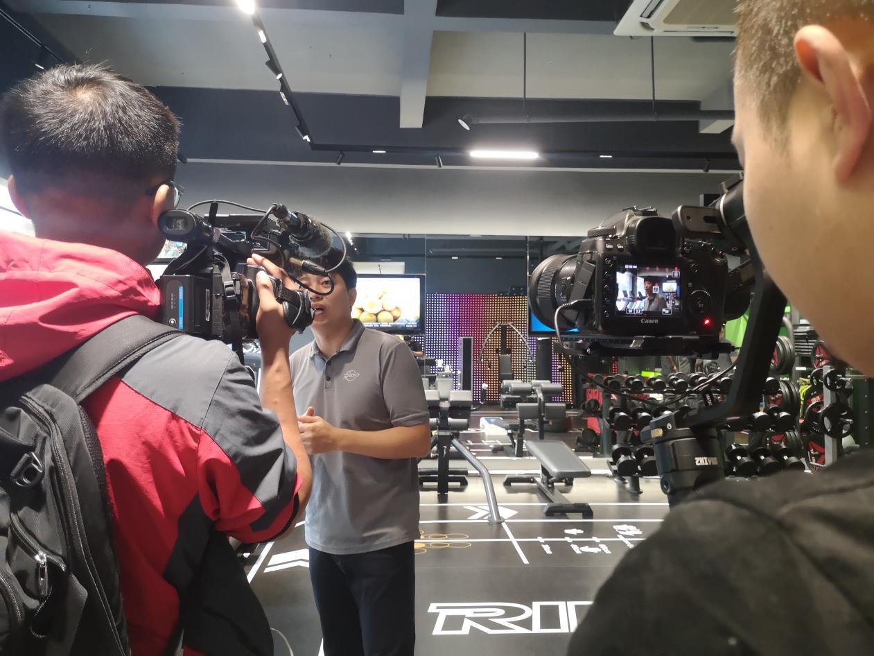 时尚健身健康生活成都首家具有网红气质的健身器材连锁店今日开业