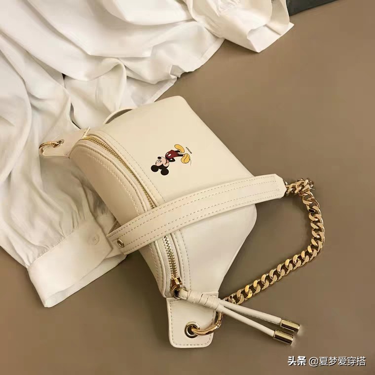 虞书欣穿lisa同款衣服,虞书欣同款包包3ce