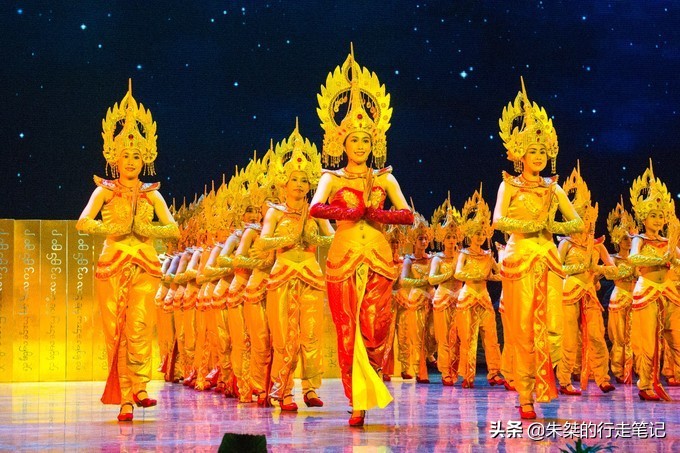 西双版纳泼水节攻略,西双版纳傣族泼水节和广西泼水节