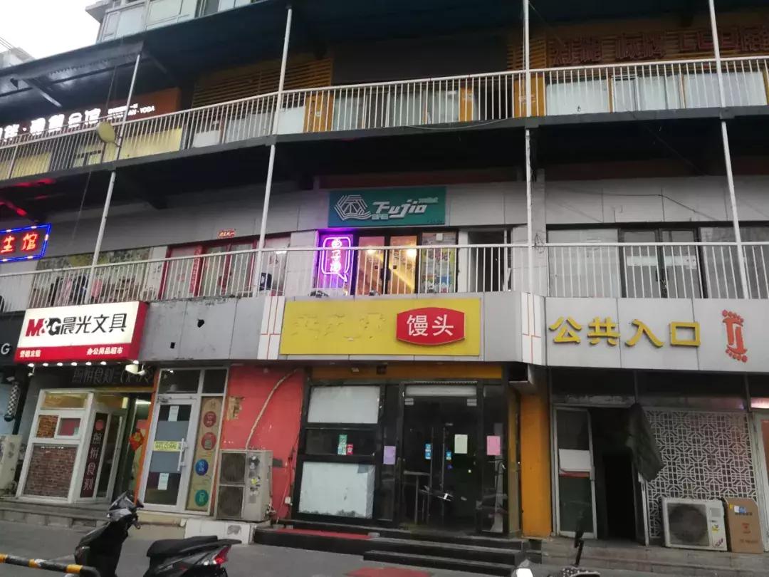 *子烟电**实体店揭秘:关门潮背后捅出一个假货天堂