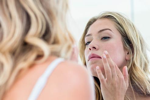 皮肤去角质层用什么方法,没有去角质产品怎么给皮肤去角质