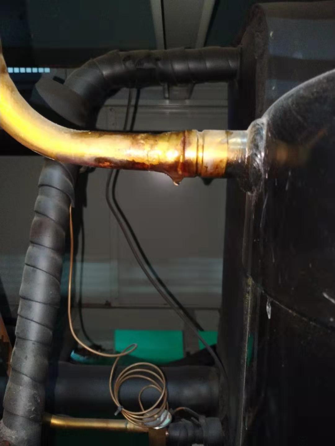 工业冷水机漏水,工业冷水机进水如何处理