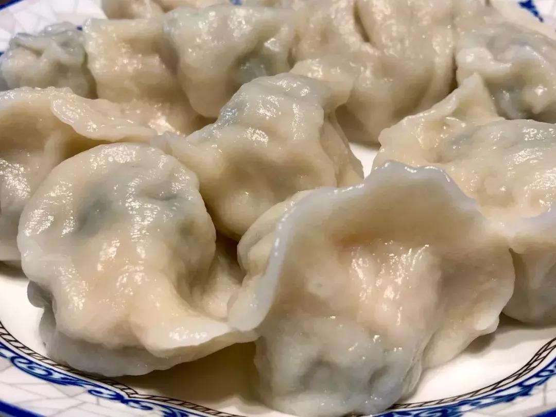 宝宝三文鱼西兰花饺子,三文鱼虾仁儿童家常做法